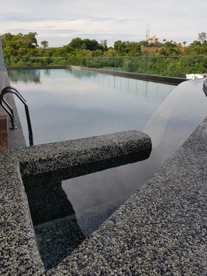 The Executive Seaview 1 At Icon Residence 쿠알라트렝가누 외부 사진